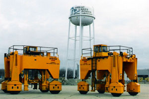 reman straddle carriers at Great Lakes Power photo