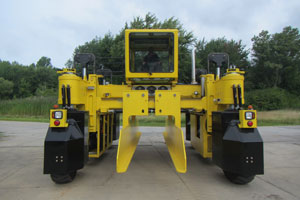 straddle carrier front view photo